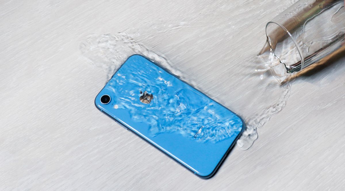 The way to eject water from an iPhone (2023)